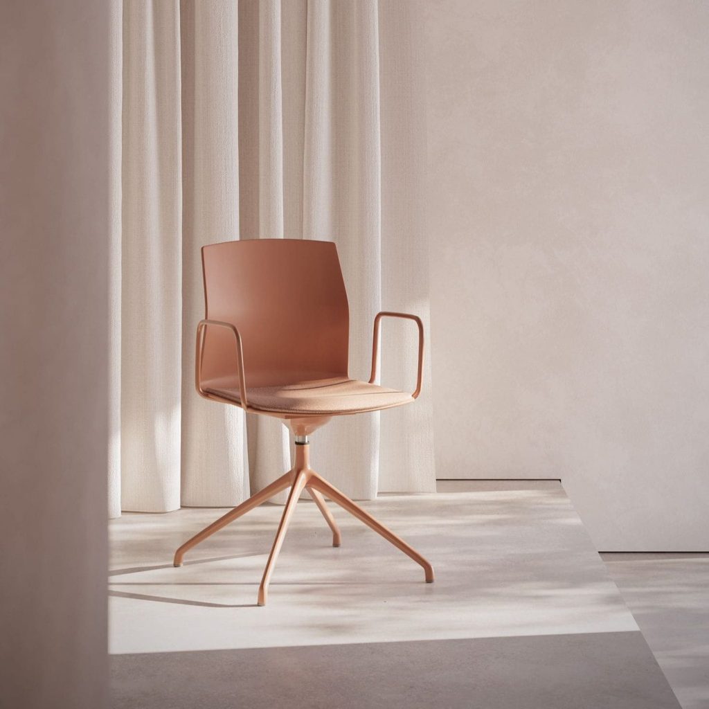 Chaise Kabi | Akaba